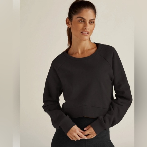 Beyond Yoga Tops - Beyond Yoga Uplift Cropped Black Pullover
Sweatshirt Size Large.